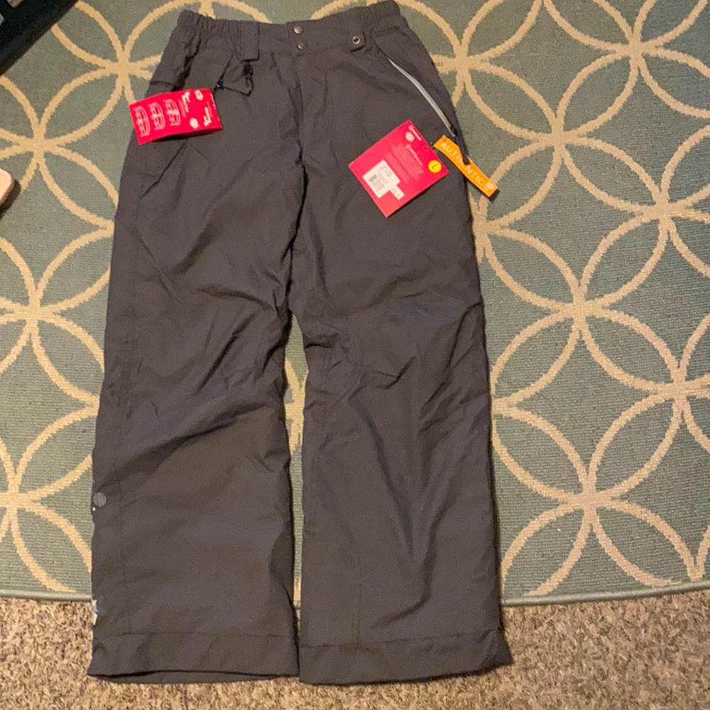 686 Girls ski/snowboards Jesse Insulated Pants in size large.